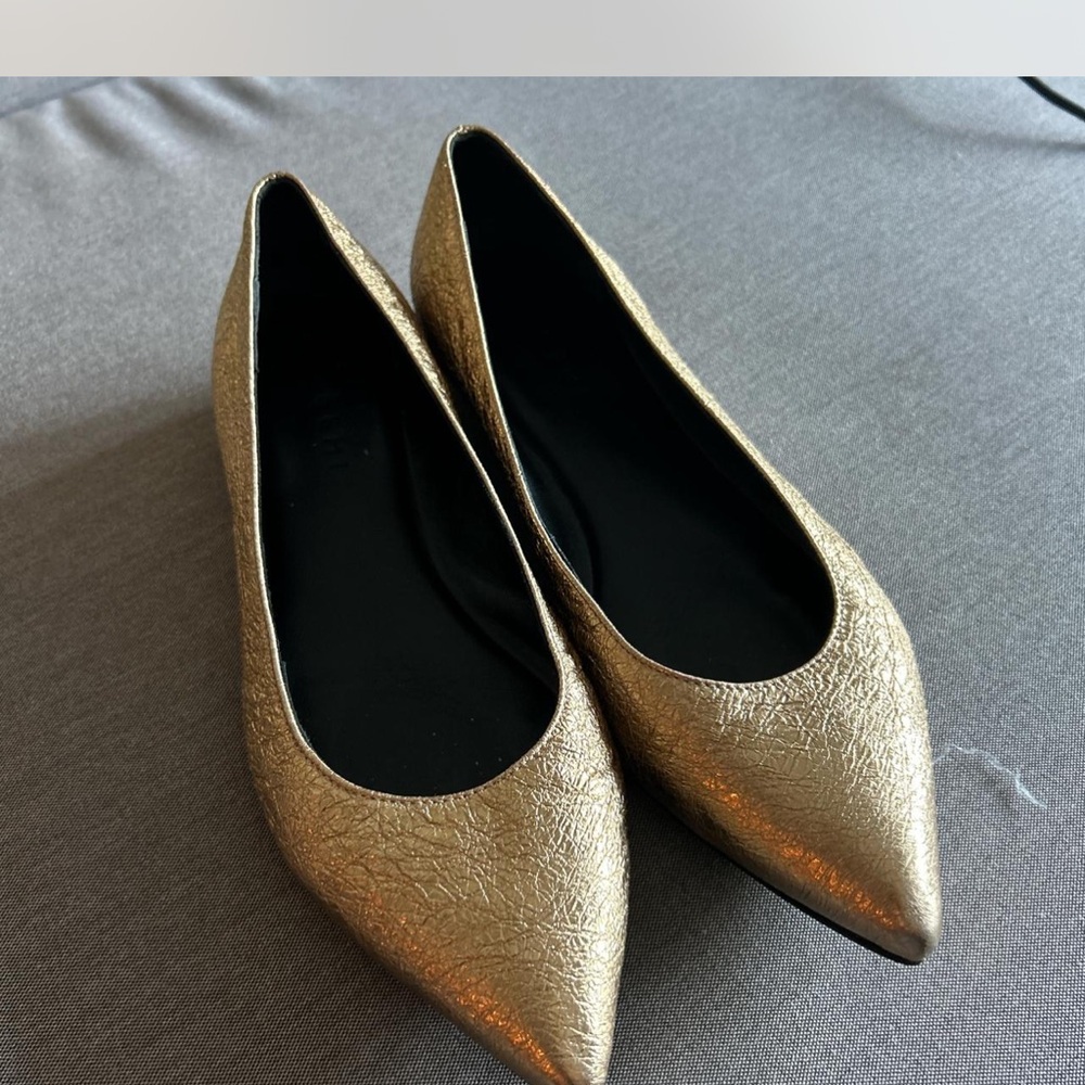 Elegant Gold Women's Flats